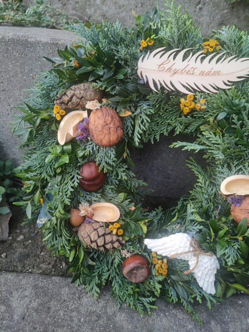 Věnec Chybíš nám 2 — foto 3