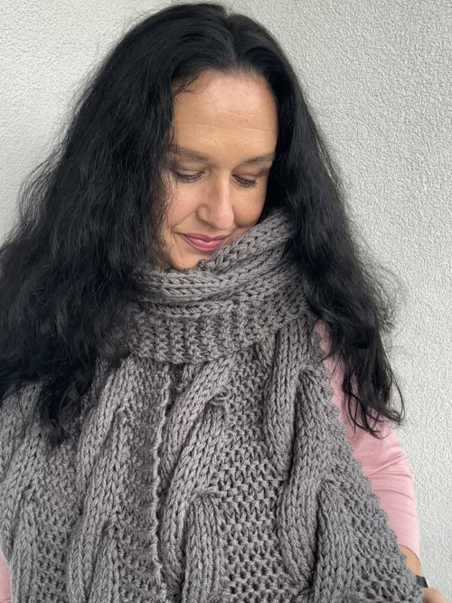 RUČNĚ PLETENÁ ŠÁLA šedá — foto 2