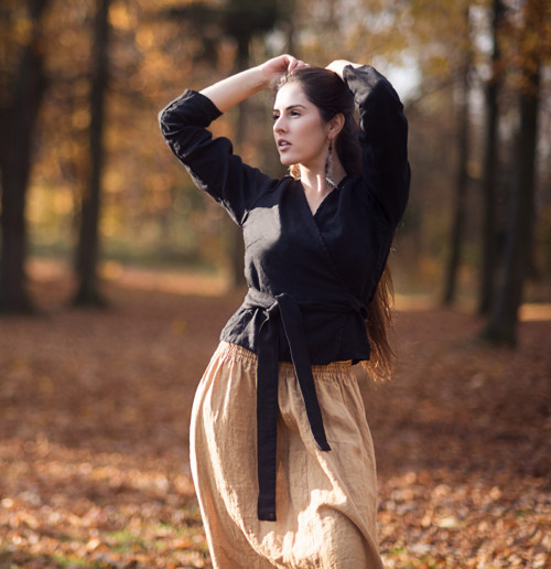 Lněná zavinovací halenka Černá — foto 4