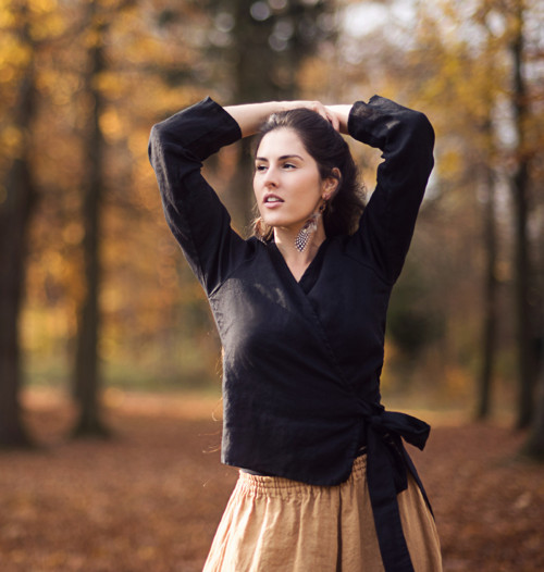 Lněná zavinovací halenka Černá — foto 2