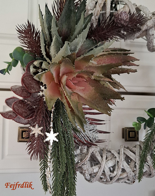 Netradiční vánoční věnec s aloe.. — foto 3