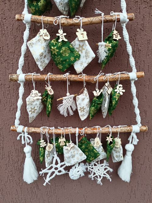 Adventní kalendář, vánoční stromeček, macramé — foto 3