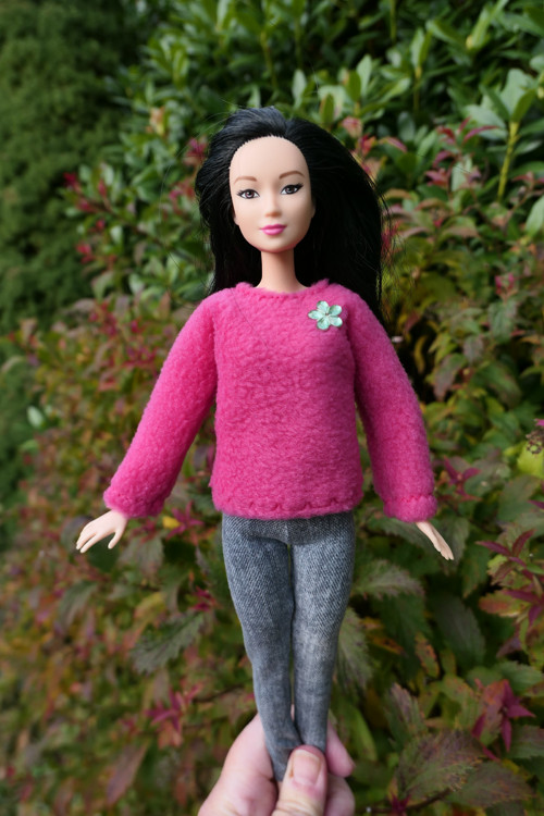 Svetr pro Barbie — foto 3