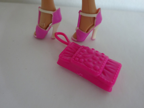 Šaty,kabelka a botky pro Barbie — foto 5