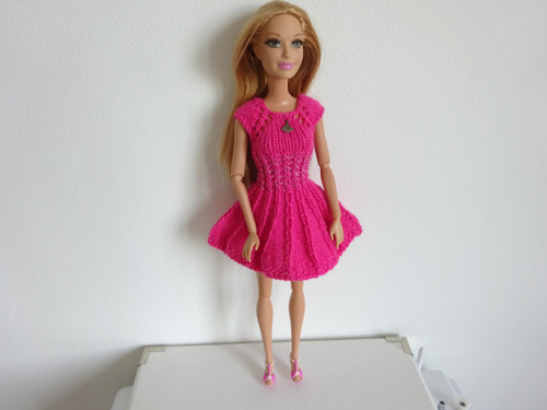 Šaty,kabelka a botky pro Barbie — foto 4