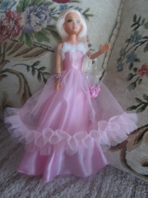 Barbie ve společenských šatech č. 12 — foto 4