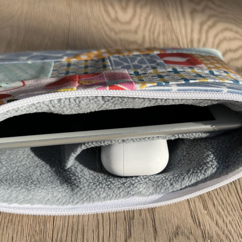 Obal na iPad mini, čtečku: Bláznivý den, upcycling — foto 6
