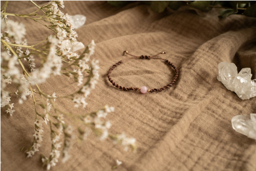 Náramek s kunzitem - hnědý /micro macrame/ — foto 4