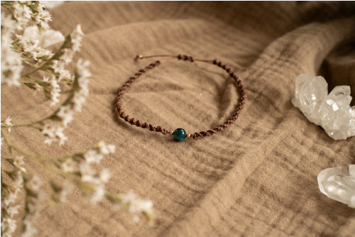 Náramek s modrým tygřím okem /micro macrame/ — foto 5