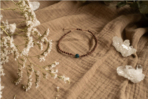 Náramek s modrým tygřím okem /micro macrame/ — foto 2