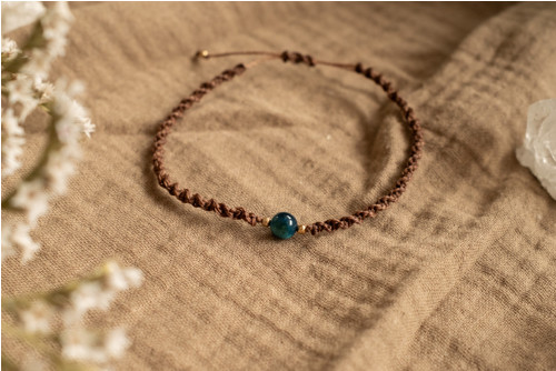 Náramek s modrým tygřím okem /micro macrame/ — foto 4