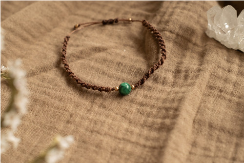 Náramek s malachitem - hnědý /micro macrame/ — foto 3