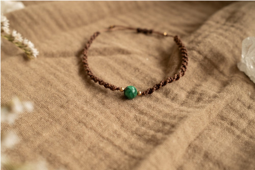 Náramek s malachitem - hnědý /micro macrame/ — foto 6