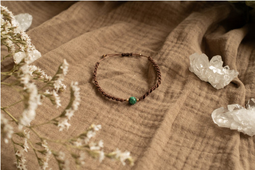 Náramek s malachitem - hnědý /micro macrame/ — foto 4