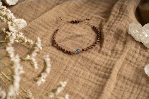 Náramek s křišťálem aqua aura /micro macrame/ — foto 3