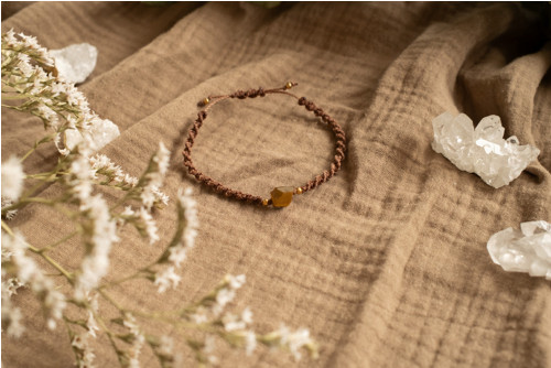 Náramek se surovým tygřím okem /micro macrame/ — foto 4