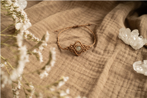 Náramek s fluoritem - hnědý /micro macrame/ — foto 4