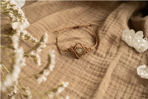 Náramek s fluoritem - hnědý /micro macrame/ — foto 3