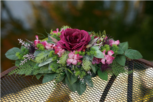 Ikebana na hrob v bordó — foto 4