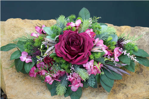 Ikebana na hrob v bordó — foto 2