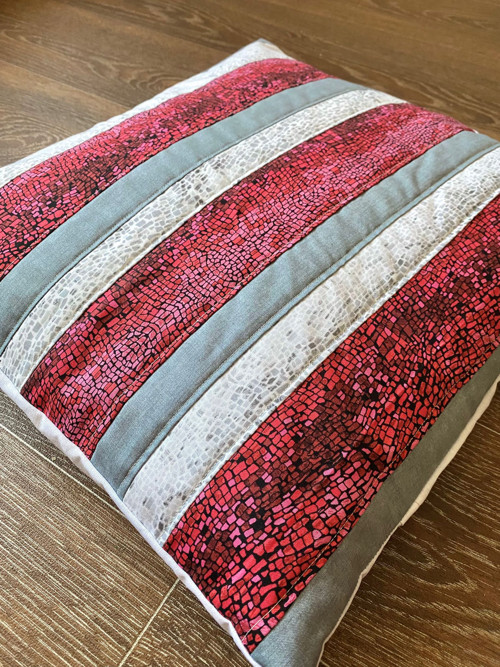 Patchworkový povlak na polštář -Pruhovaná elegance — foto 3