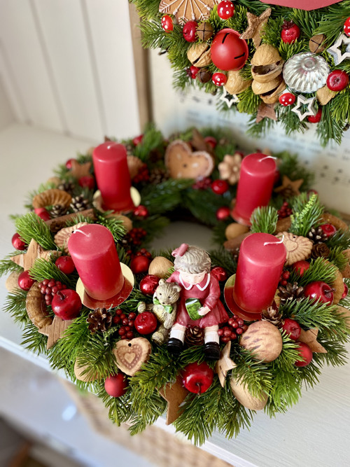 Adventní věnec s cukrovíčkem — foto 2