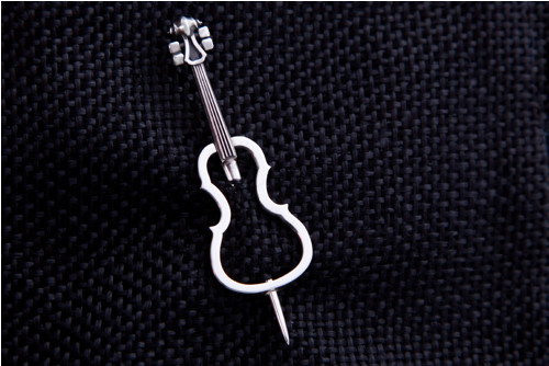 Stříbrná brož violoncello — foto 4