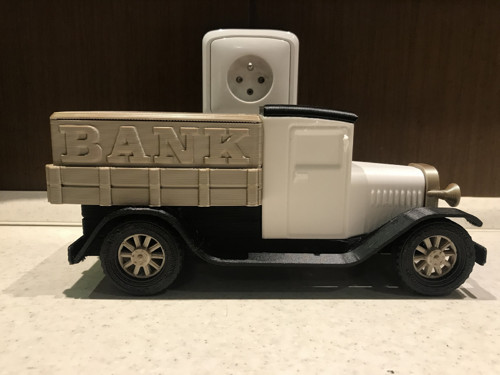 Kasička nákladní auto 1930 bílé — foto 4