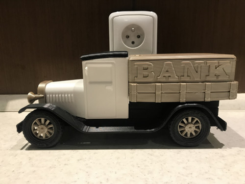 Kasička nákladní auto 1930 bílé — foto 5