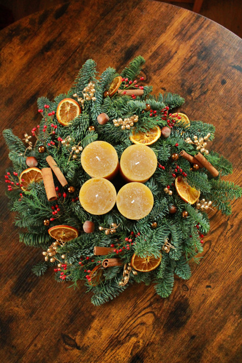 Okrový adventní věnec — foto 3