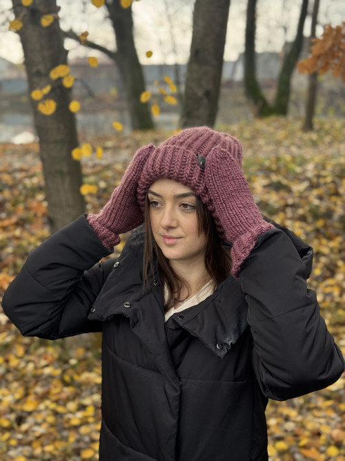 Čepice vínová + palčáky — foto 3