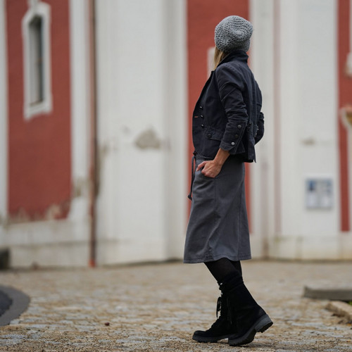 Áčková šedá sukně s výšivkou — foto 5