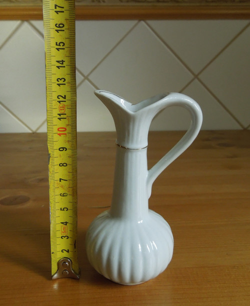 Malá porcelánová vázička — foto 5