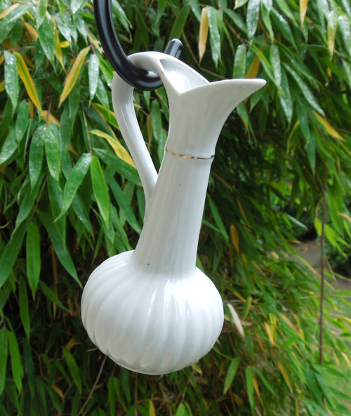 Malá porcelánová vázička — foto 3