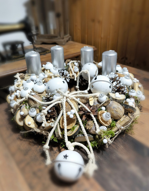 Adventní svícen s rolničkami — foto 3