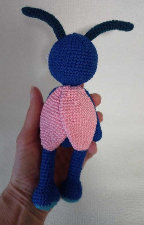 Háčkovaný cvrček - 20 cm — foto 3