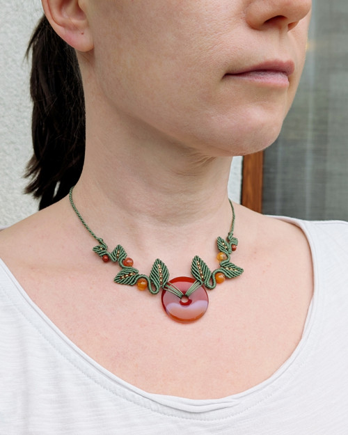Macramé náhrdelník - Divoké plody — foto 4