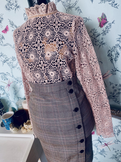 Halenka powder pink v krajkoví — foto 2
