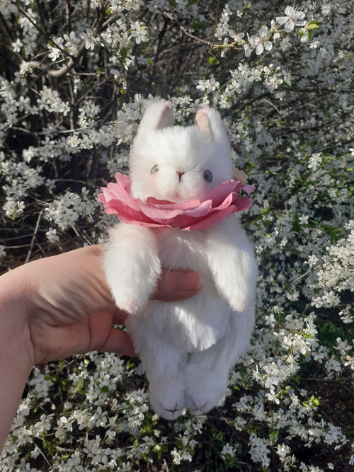 Králík s kytičkou bílý — foto 6