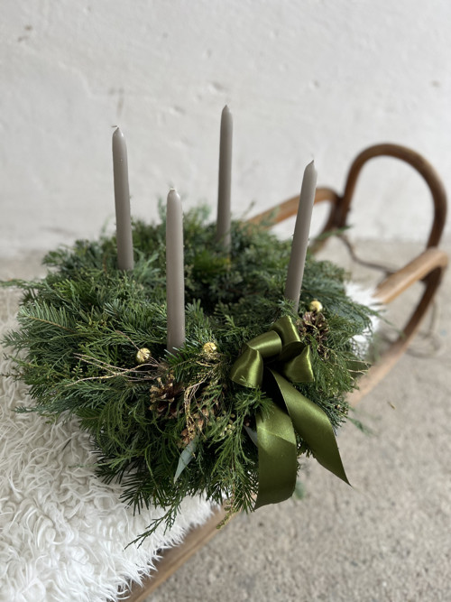 Adventní věnec se zelenou mašlí — foto 2