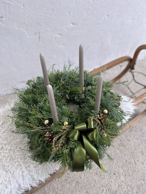 Adventní věnec se zelenou mašlí — foto 4