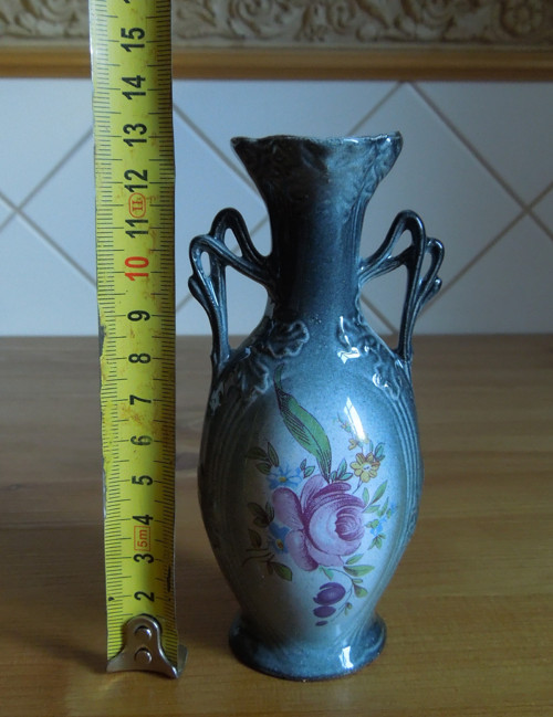 Porcelánová vázička s růžičkou — foto 6