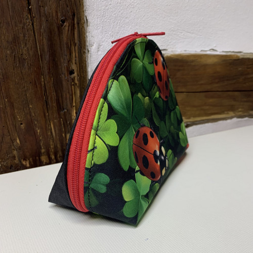 Kulatá kosmetická taštička - Berušky — foto 2