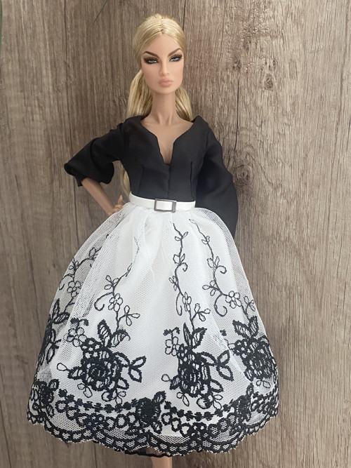 Černobílá elegance pro panenku FR — foto 2