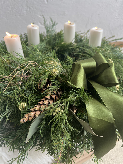 Adventní věnec se zelenou mašlí — foto 2