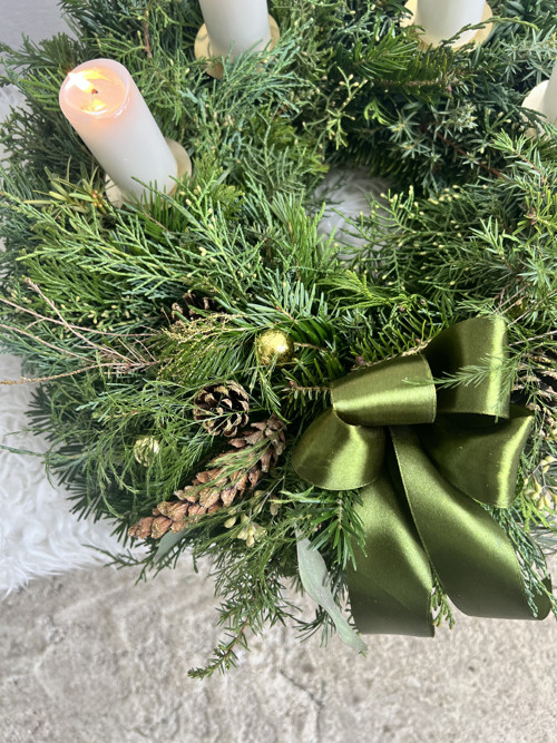Adventní věnec se zelenou mašlí — foto 5