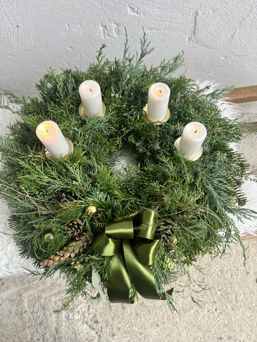 Adventní věnec se zelenou mašlí — foto 4