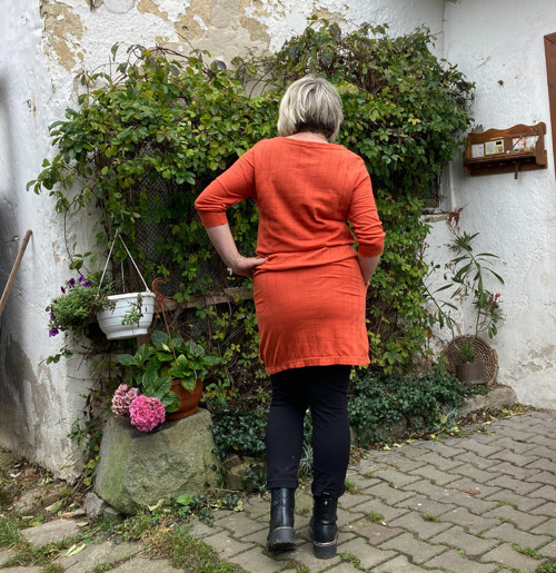 Šaty oranžové — foto 3