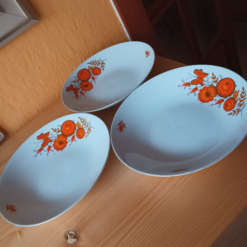 Tři hluboké talíře — foto 2