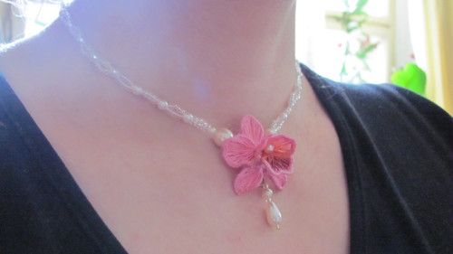Orchidej, Cattleya tmavší, náhrdelník — foto 5